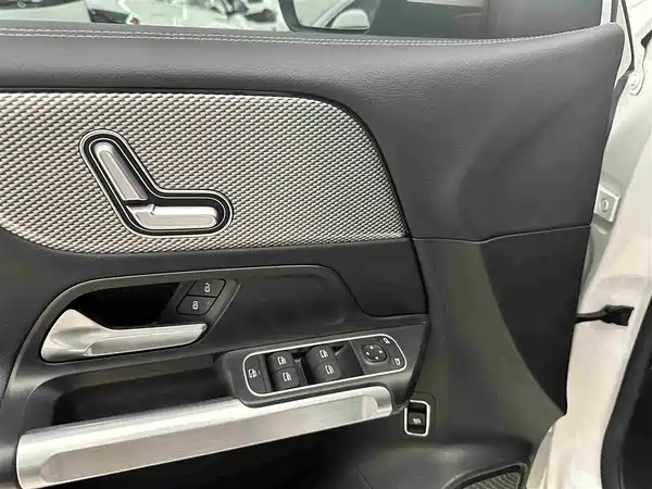 Mercedes-Benz GLB 2024, фото 9