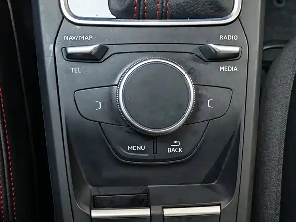 Audi Q2L 2023, фото 20