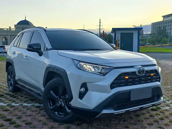 Toyota RAV4 2022, фото 3
