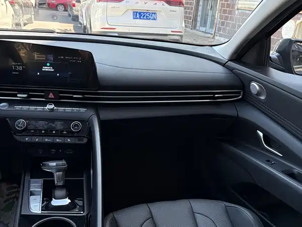 Hyundai Elantra 2023, фото 10