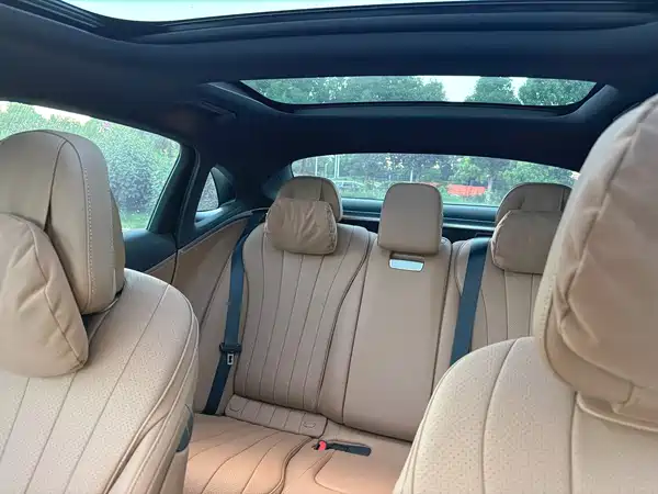Mercedes-Benz E-Class 2024, фото 5