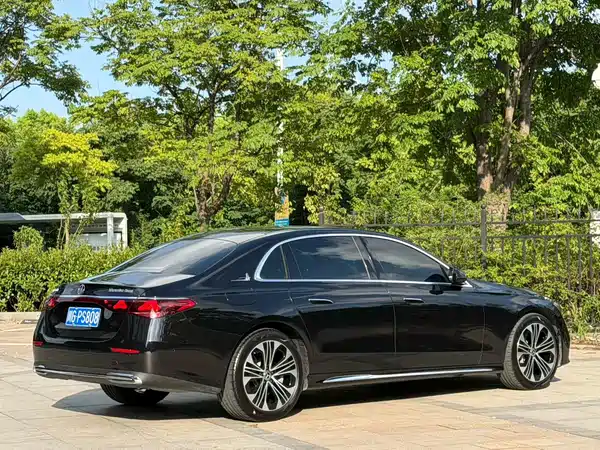 Mercedes-Benz E-Class 2025, фото 5
