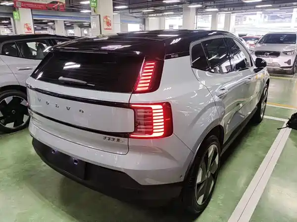 Volvo EX30 2025, фото 6