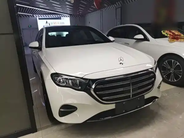 Mercedes-Benz E-Class 2024, фото 3