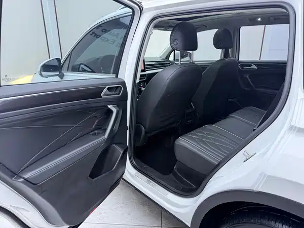 Volkswagen Tiguan L 2023, фото 15