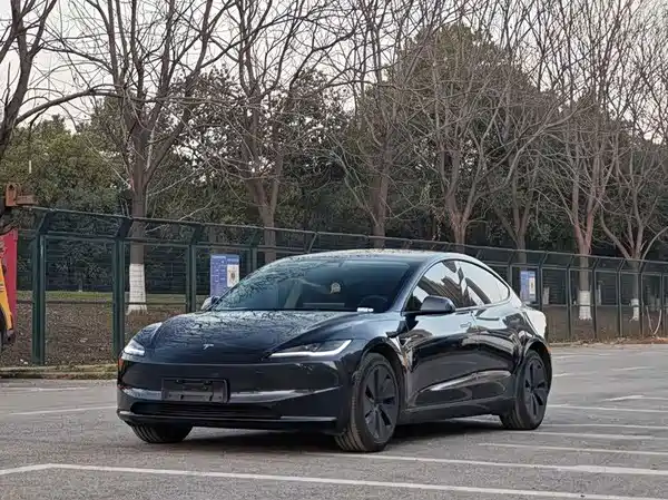 Tesla Model 3 2023