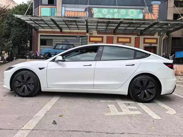 Tesla Model 3 2023, фото 17