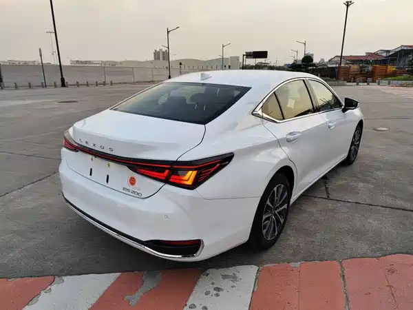 Lexus ES 2025, фото 4