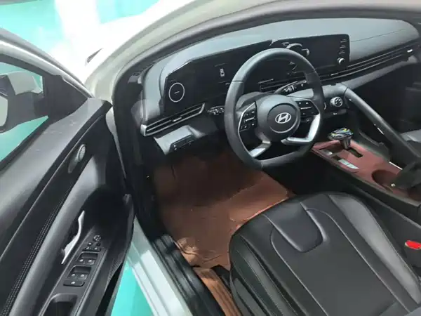 Hyundai Elantra 2023, фото 15
