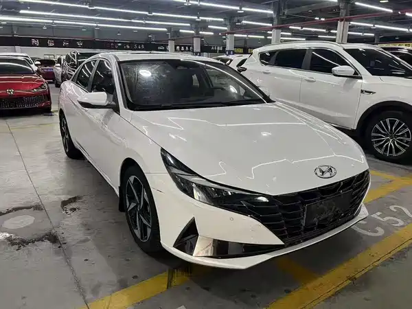 Hyundai Elantra 2022, фото 3