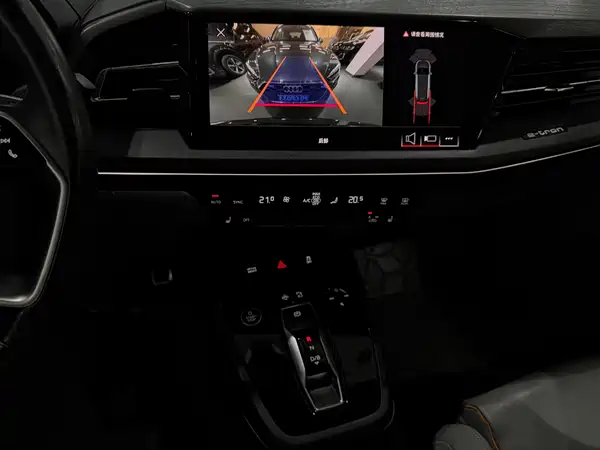 Audi Q5 e-tron 2023, фото 11