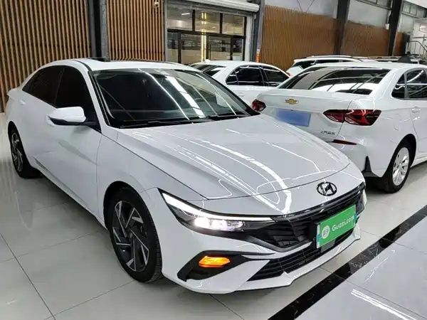 Hyundai Elantra 2023, фото 3