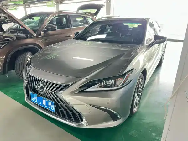 Lexus ES 2022