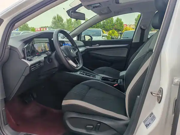 Volkswagen Golf 2023, фото 8