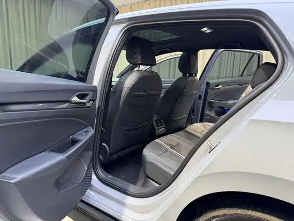 Volkswagen Golf 2023, фото 10
