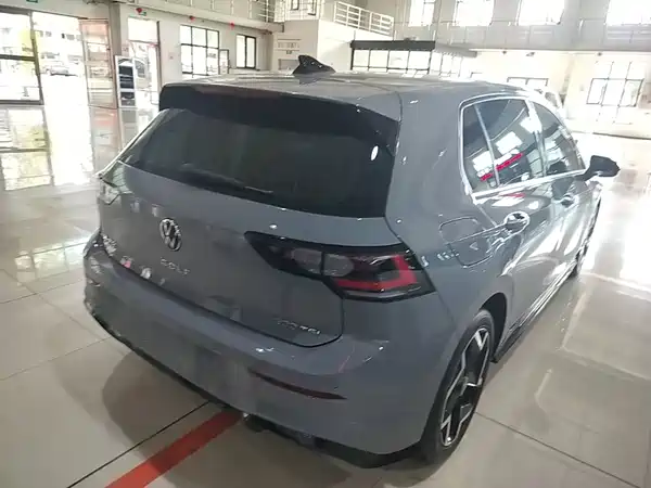 Volkswagen Golf 2025, фото 6