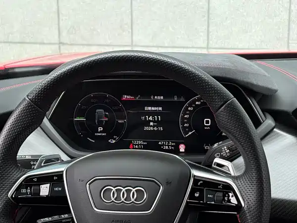 Audi RS e-tron GT 2023, фото 17