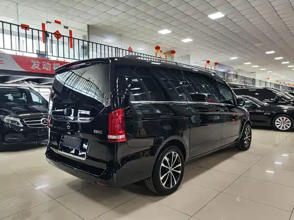 Mercedes-Benz V-Class 2022, фото 30