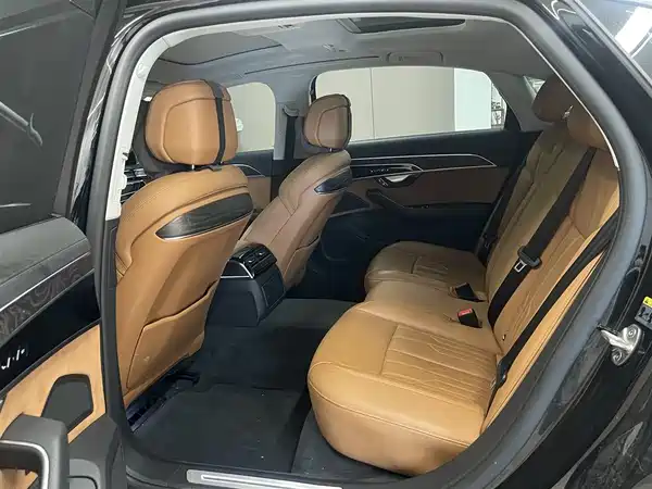Audi A8 2023, фото 18