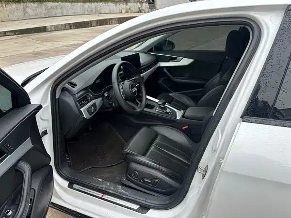 Audi A4L 2022, фото 4