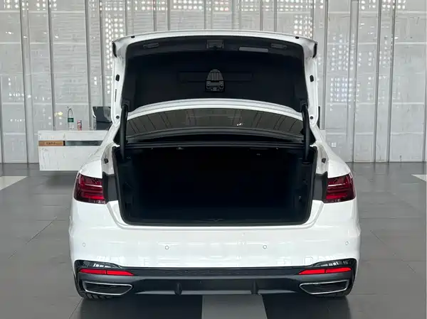 Audi A4L 2023, фото 15