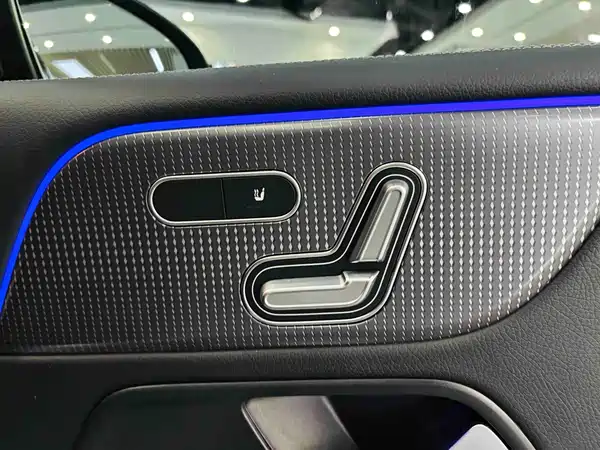 Mercedes-Benz EQB 2023, фото 28