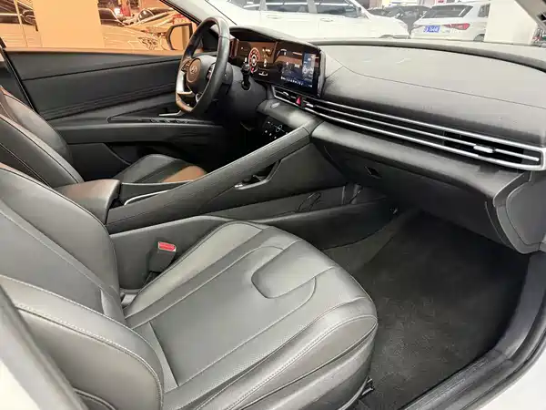 Hyundai Elantra 2022, фото 8