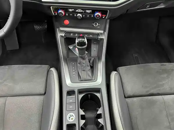 Audi Q3 2023, фото 5