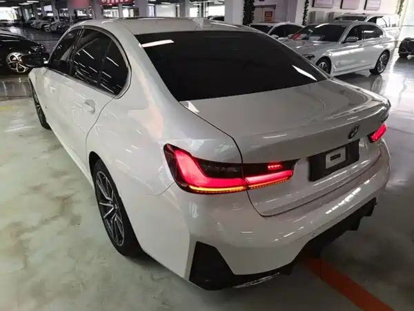 BMW 3 Series 2024, фото 4