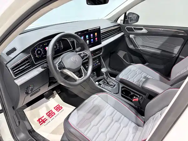 Volkswagen Tiguan L PHEV 2023, фото 10