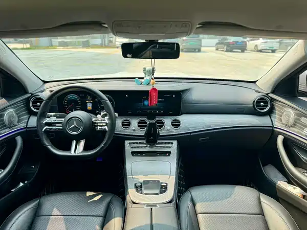 Mercedes-Benz E-Class 2023, фото 9