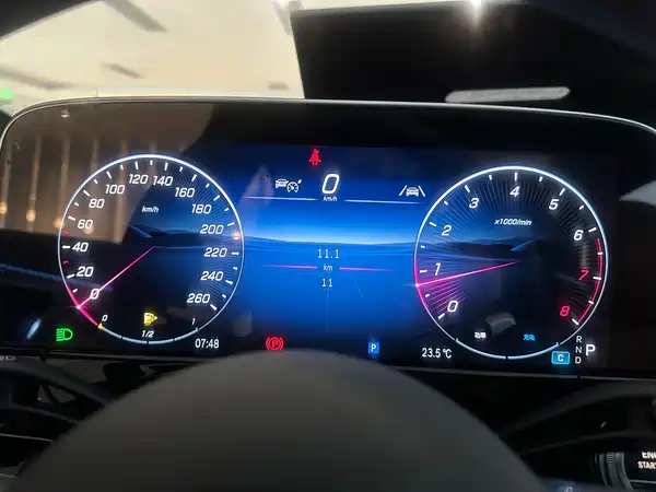 Mercedes-Benz E-Class 2025, фото 6