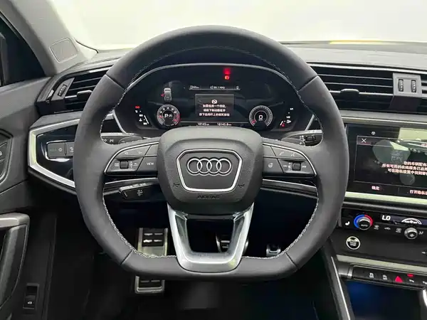 Audi Q3 2023, фото 3
