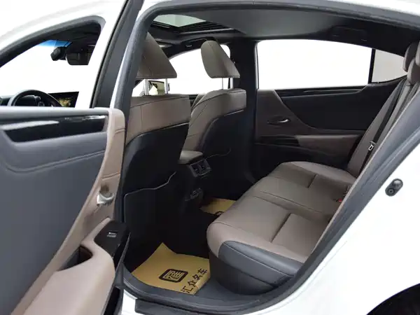 Lexus ES 2022, фото 8