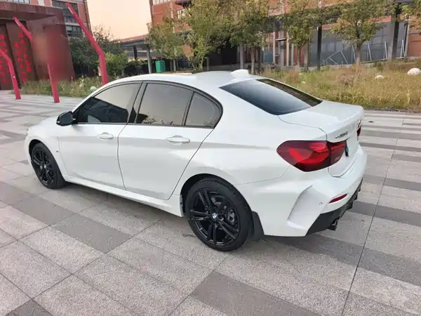 BMW 1 Series 2023, фото 4