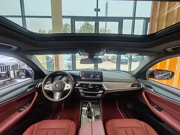 BMW 5 Series 2023, фото 9