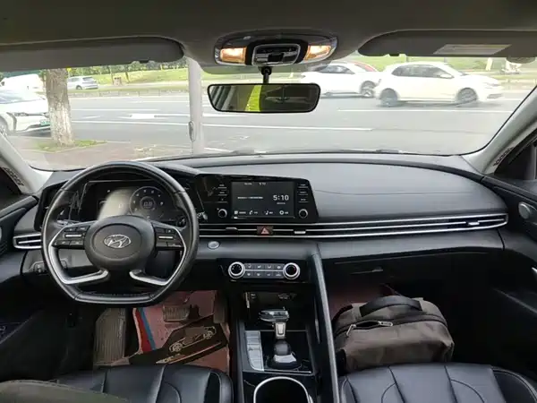 Hyundai Elantra 2022, фото 9