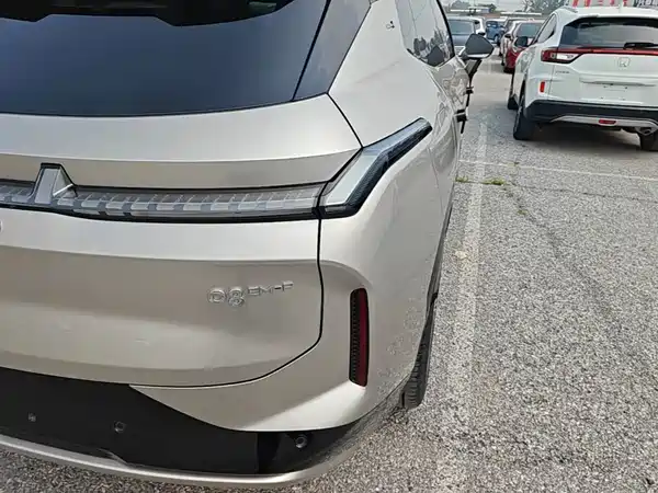 Lynk & Co 08 EM-P 2023, фото 8