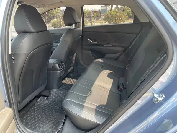 Hyundai Elantra 2023, фото 17