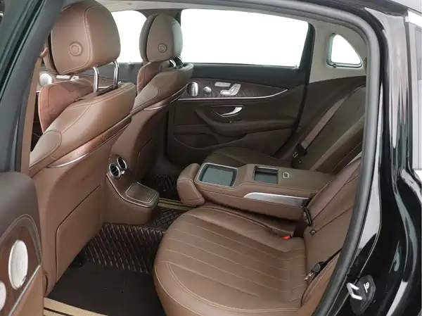 Mercedes-Benz E-Class 2023, фото 11