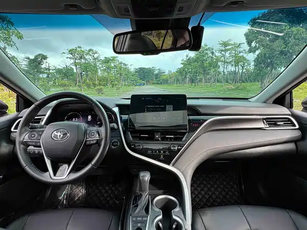 Toyota Camry 2022, фото 9