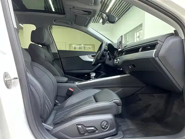 Audi A4L 2022, фото 14