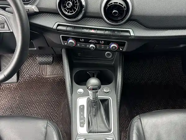Audi Q2L 2022, фото 15