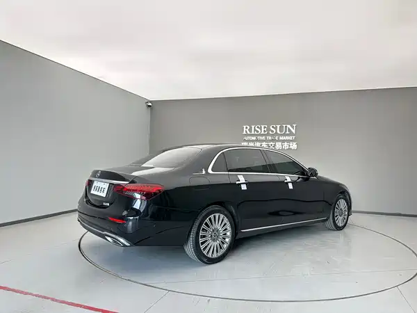 Mercedes-Benz E-Class 2023, фото 9