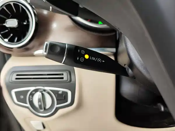 Mercedes-Benz V-Class 2022, фото 18