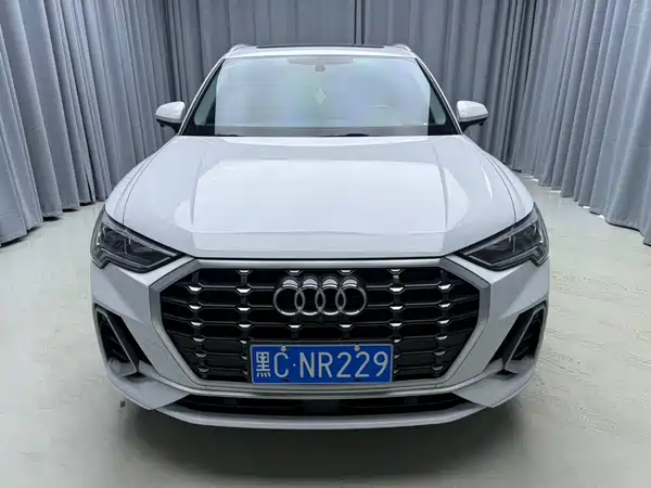 Audi Q3 2023, фото 2