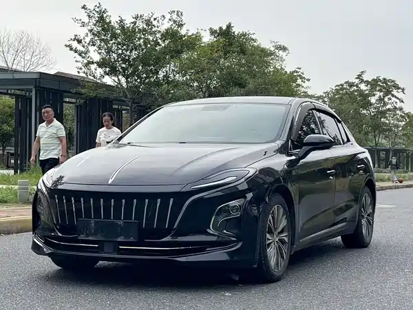 Hongqi E-QM5 2022