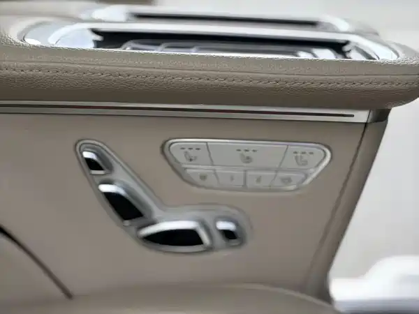 Mercedes-Benz V-Class 2022, фото 10