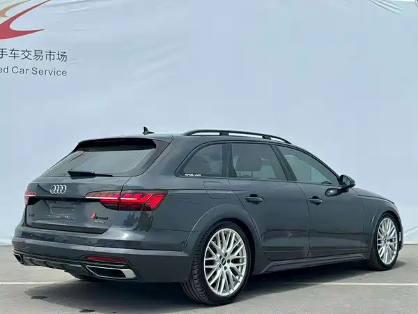 Audi A4 2022, фото 7