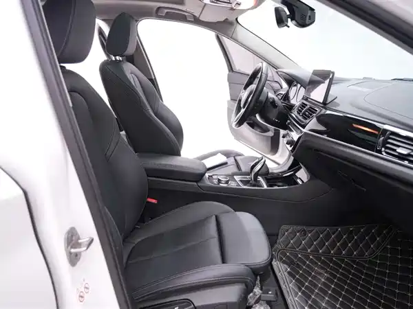 BMW 1 Series 2022, фото 9